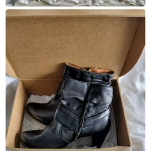 Pikolinos Black Leather boots